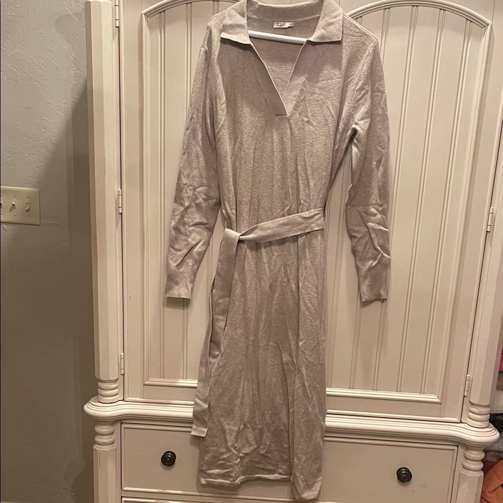 Faherty Light Gray Long Sleeve Belted Dress